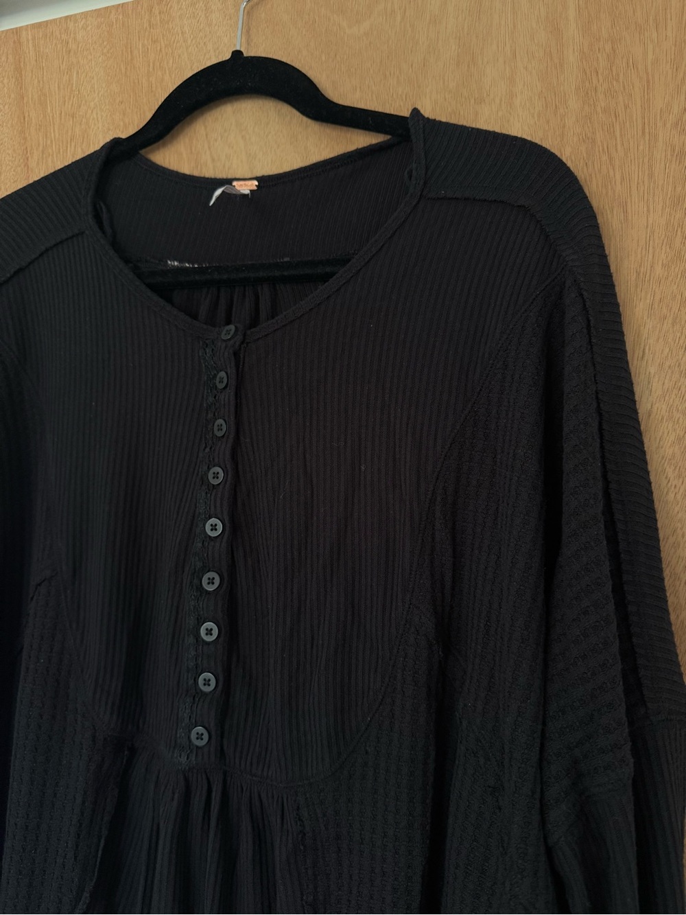 FREE PEOPLE - Leo Henley Waffle Oversized Black Long Sleeve boho Top size XL - Picture 3 of 7